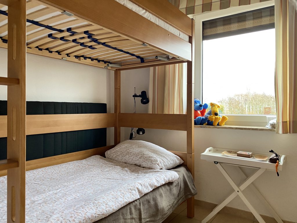 Brodau_Rettin_Kinderzimmer_Gartenblick